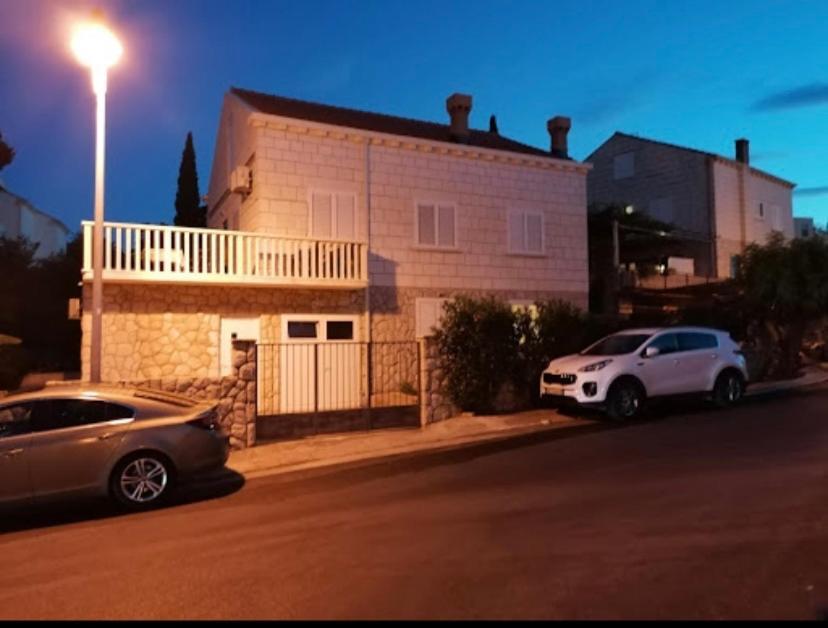 Aida Apartments And Rooms For Couples And Families Free Parking ドゥブロブニク エクステリア 写真