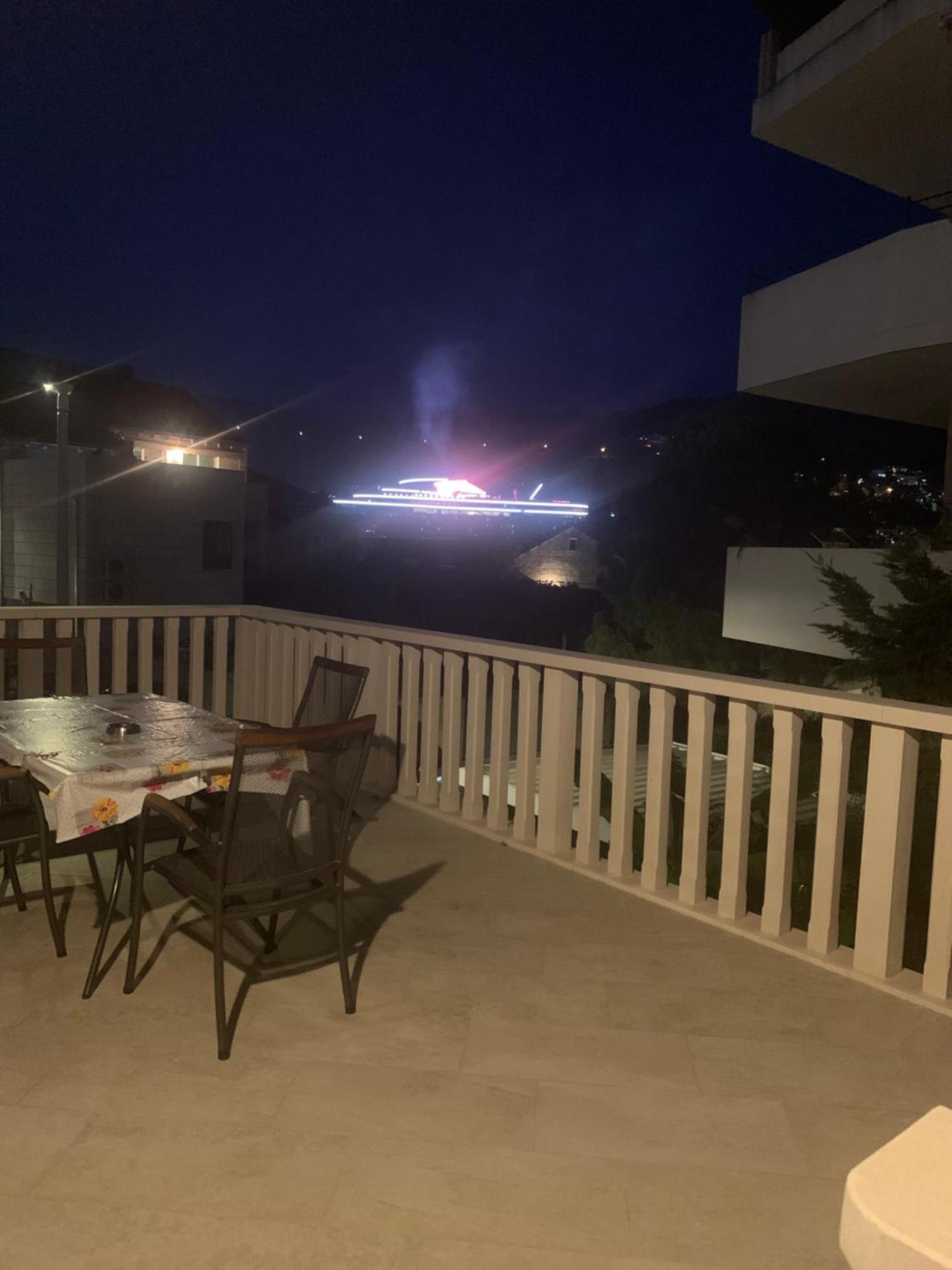 Aida Apartments And Rooms For Couples And Families Free Parking ドゥブロブニク エクステリア 写真